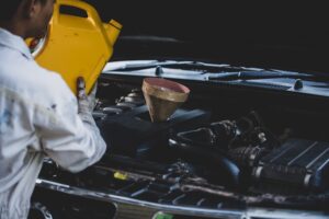 close-up-auto-mechanic-hand-pouring-replacing-fresh-oil-into-car-engine-auto-repair-garage-automobile-maintenance-industry-concept_1150-16578