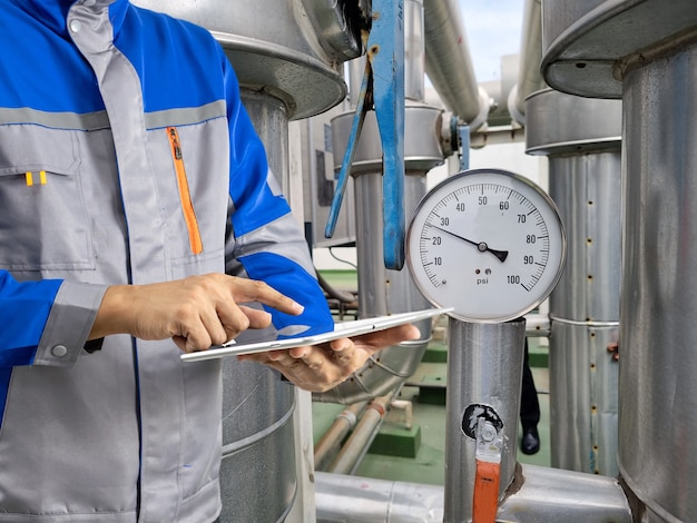 inspection-engineer-air-chillers-cooling-towers-building_33807-1515